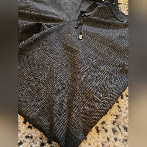 Reitmans drawstring dress pant. Size 8. Charcoal plaid. Straight leg. 4 pockets - Picture 4 of 13